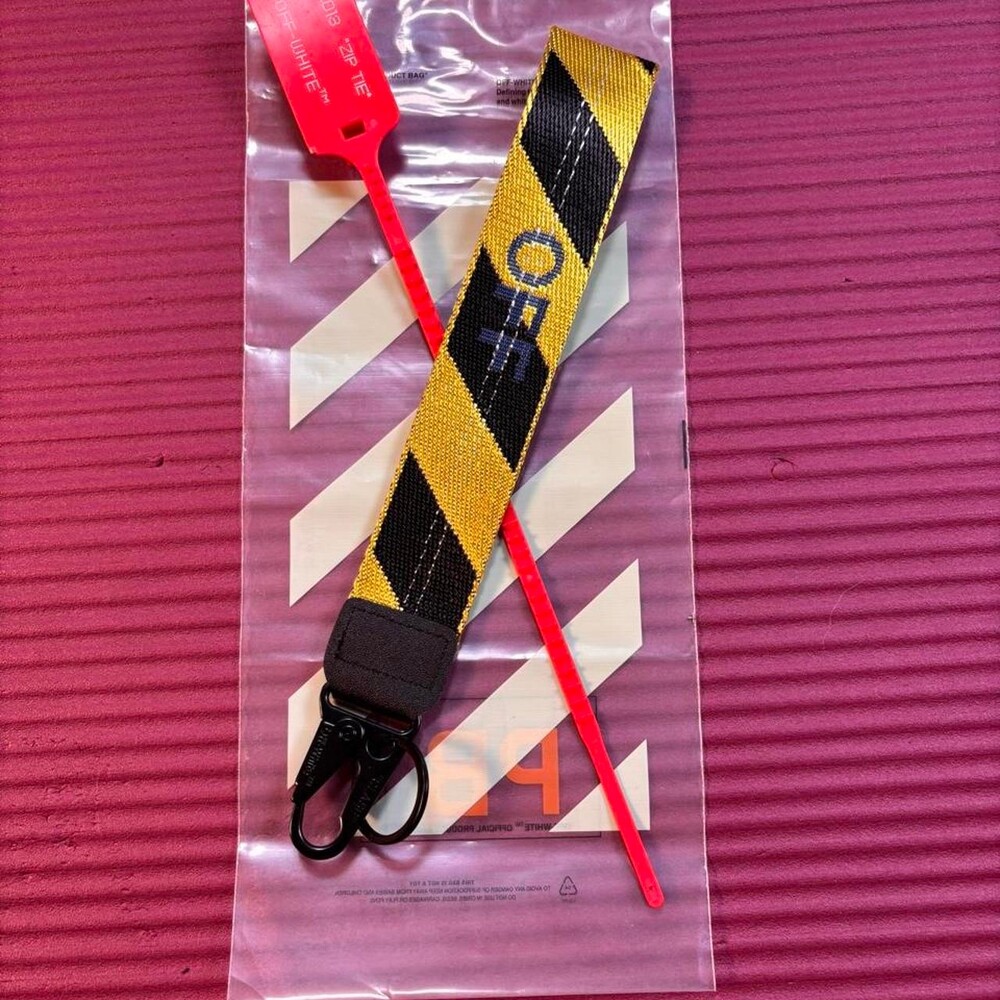 🚧 Yellow | Black | Off-White | Keychain